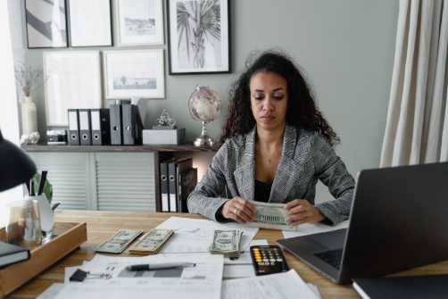 客服外包多少钱一个月