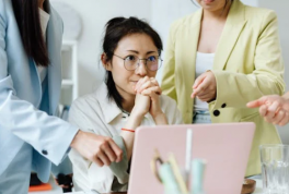 客服管理人员：有效调整客服心态的策略与方法