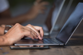 顾客嫌贵，客服如何回复？