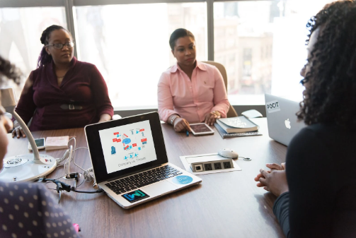 电商客服外包选型指南：避开陷阱，精准匹配核心需求